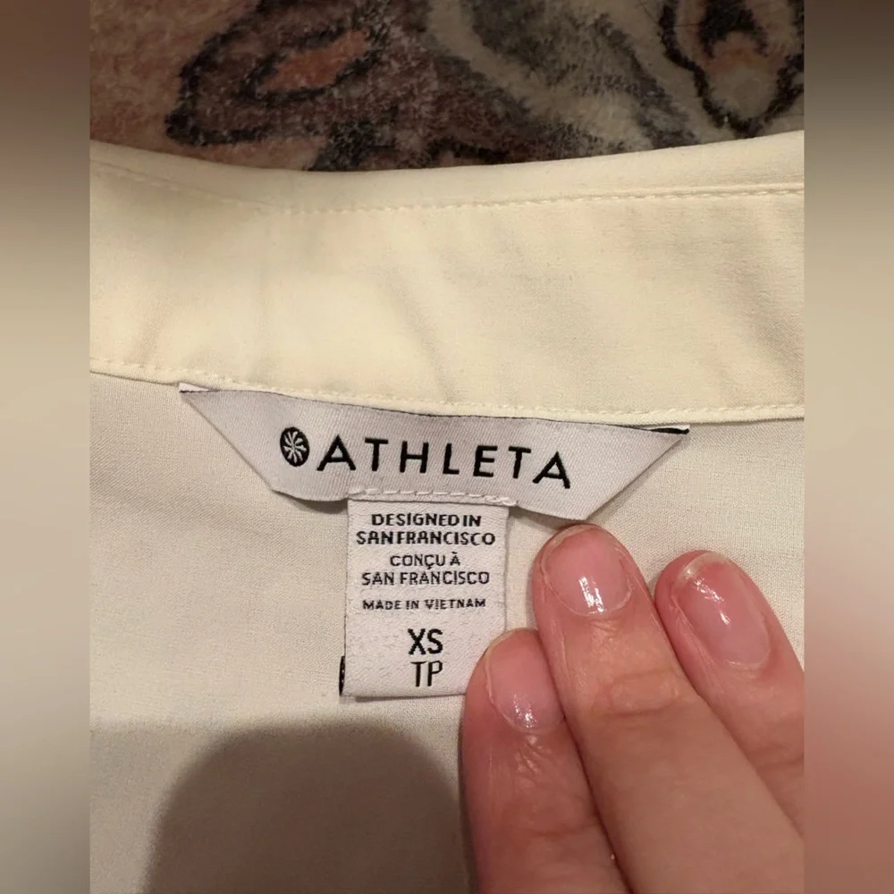 Athleta Sleeveless Ivory Button Down Blouse, size XS - Picture 2 of 7